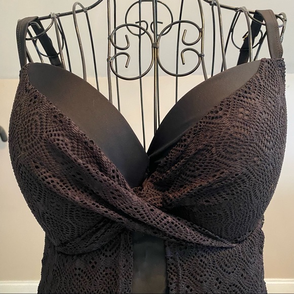 Tankini bathing suit top size 16, black with black Lacey overlay. Like new - Picture 4 of 9